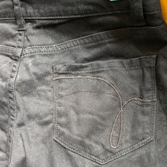 Classic Black Women's Jeans - Picture 5 of 5